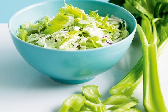 insalata di verdure con erbe per potenza